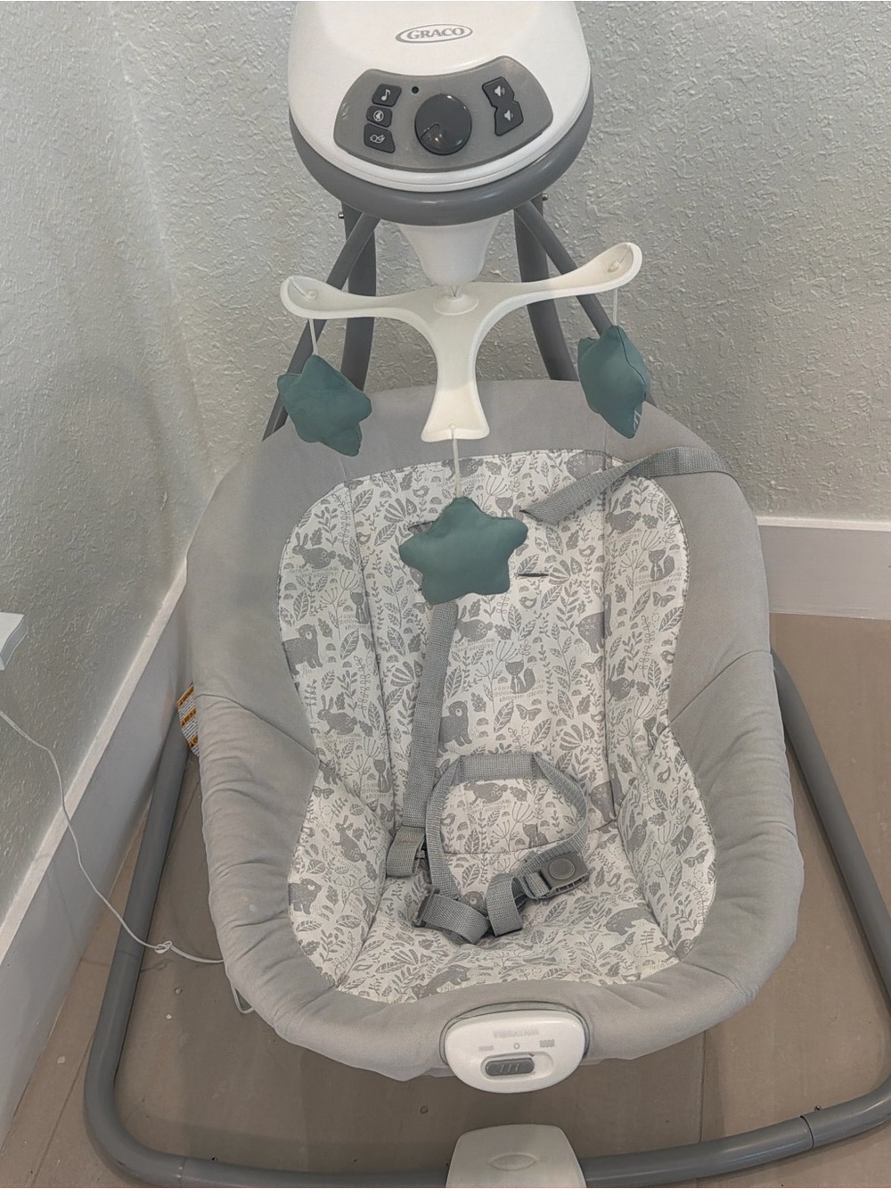 Graco Gray Floral Baby Swing with Mobile